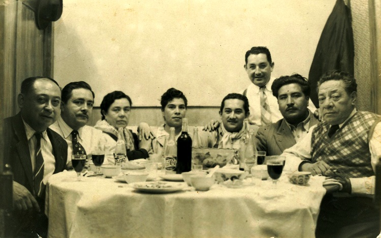 Reunión de familia en los 50s